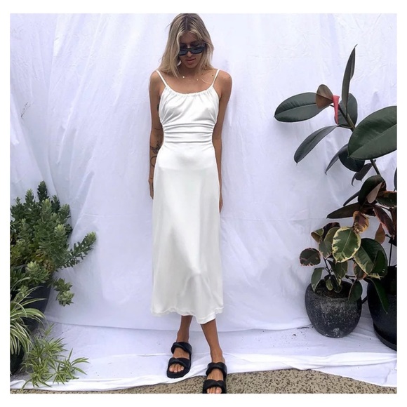 Gia Cut-Out Midi Dress in Black M - Picture 7 of 10